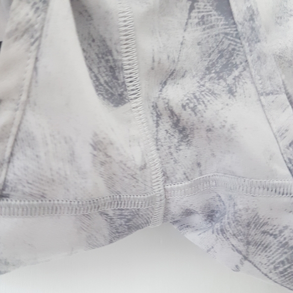 Lululemon Speed Short 4-way Stretch 2.5" Breeze By White Light Cast Sz 6 - Picture 8 of 10